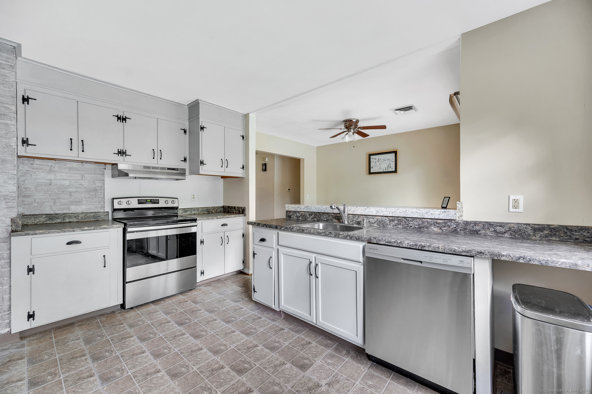 293 Tunxis Avenue