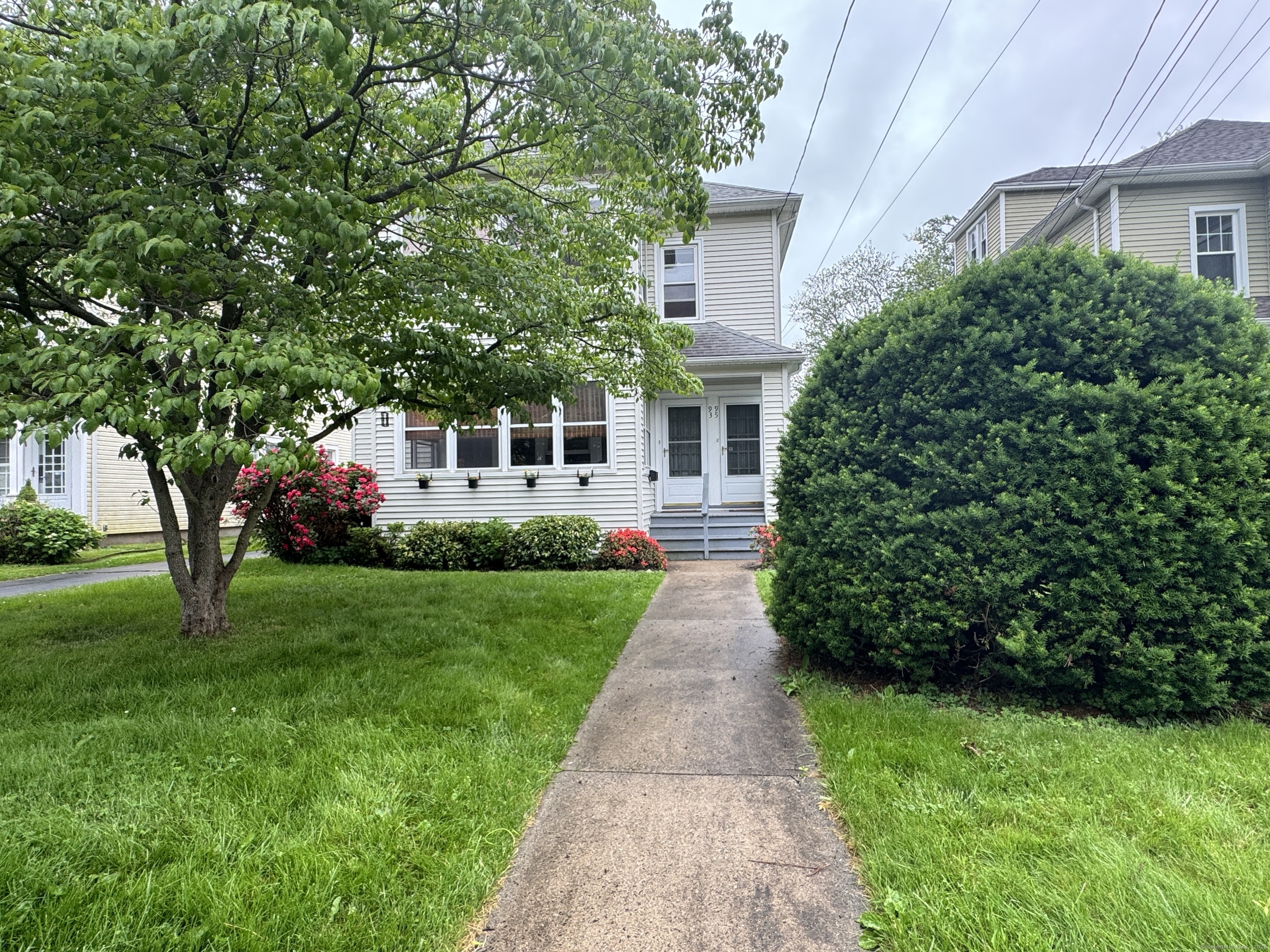Ardmore Road, West Hartford, Connecticut - 2 Bedrooms  
1 Bathrooms  
5 Rooms - 