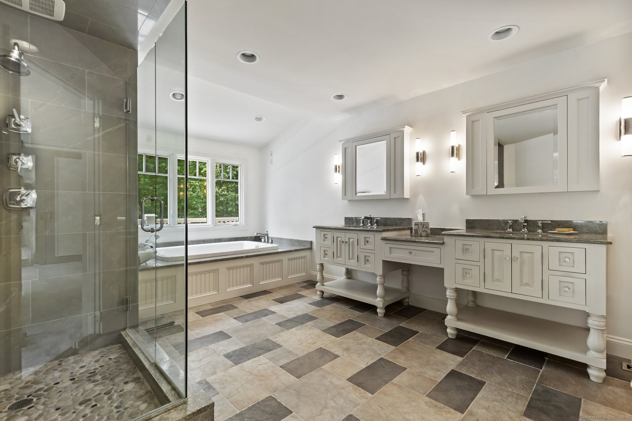 New Canaan, Connecticut 06840, United States, 6 Bedrooms Bedrooms, ,4 BathroomsBathrooms,Residential,Active,158116