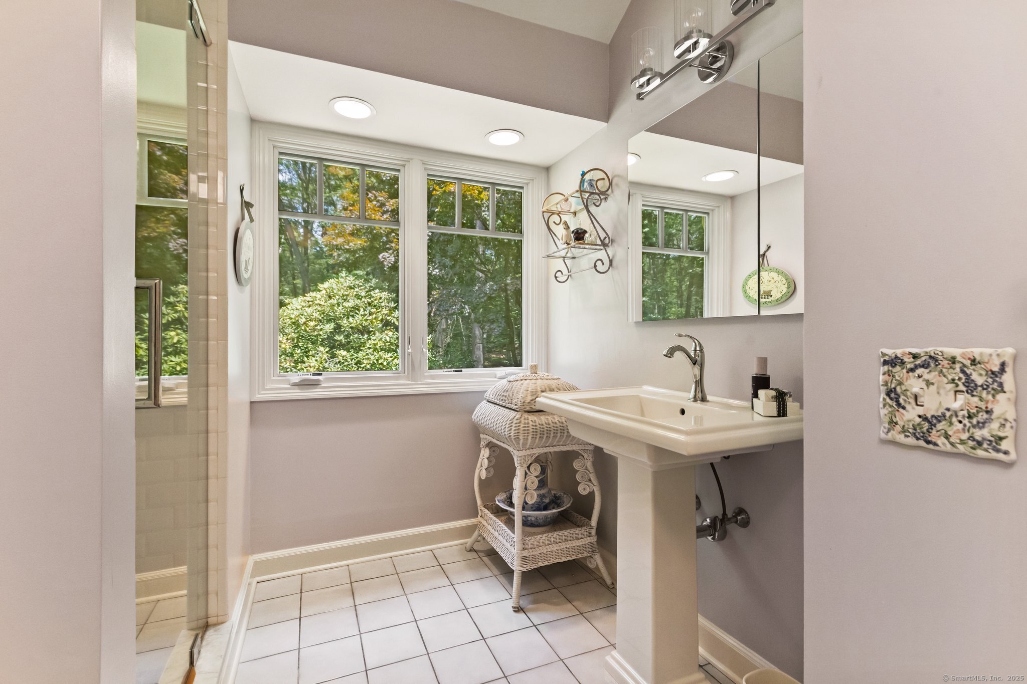 New Canaan, Connecticut 06840, United States, 6 Bedrooms Bedrooms, ,4 BathroomsBathrooms,Residential,Active,158116