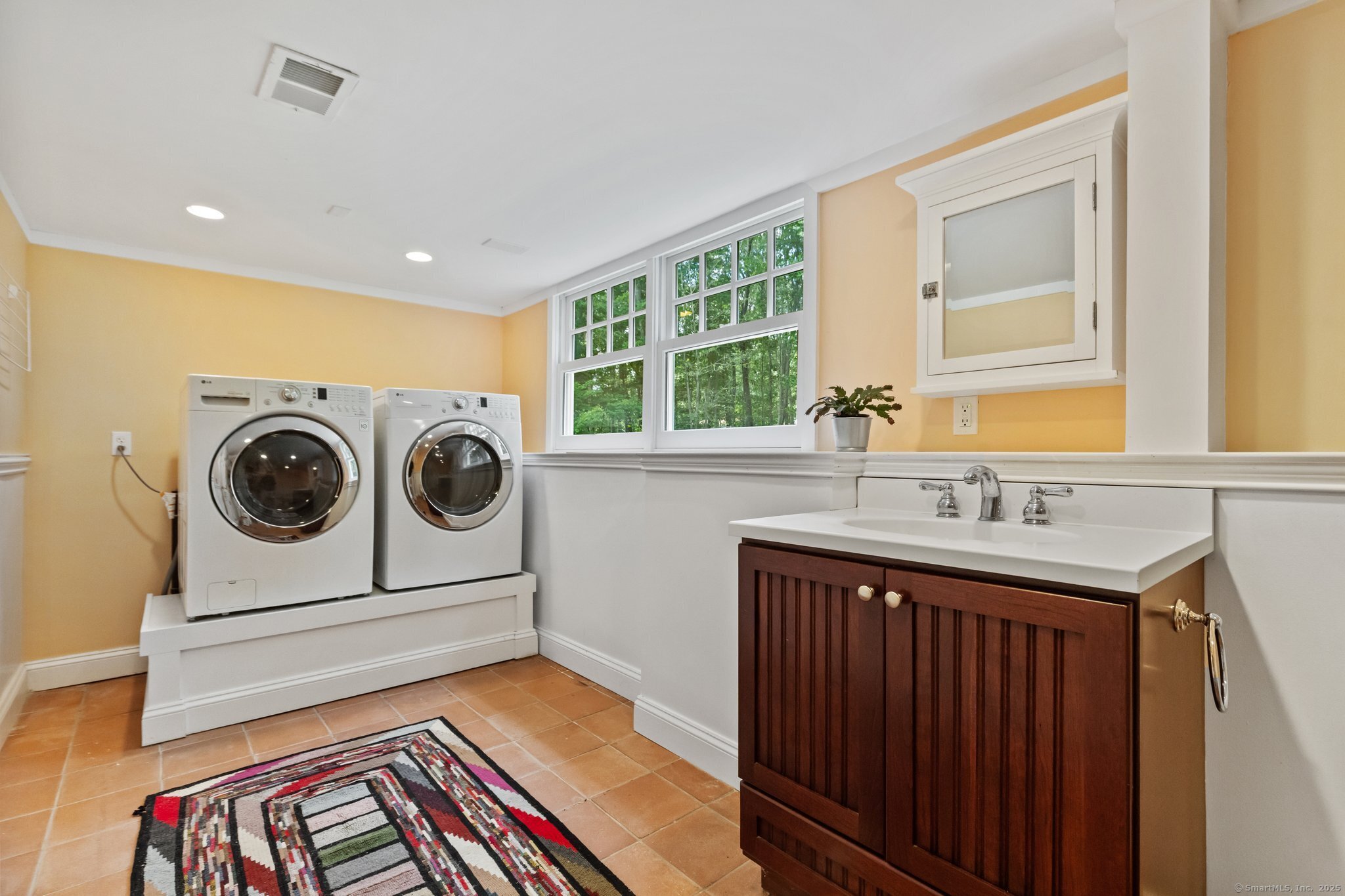 New Canaan, Connecticut 06840, United States, 6 Bedrooms Bedrooms, ,4 BathroomsBathrooms,Residential,Active,158116