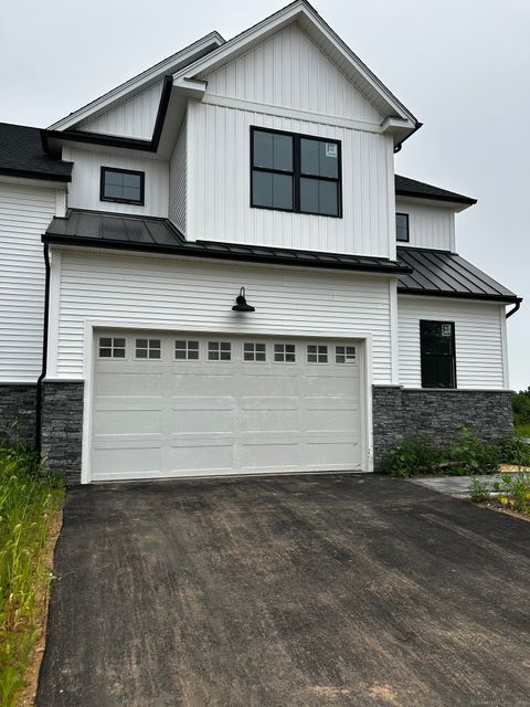 2 Village Circle 2 Guilford CT 06437