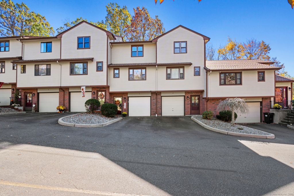 Photo of 1516 E Main Street #APT 3, Meriden, CT 06450 (MLS # 24133436)