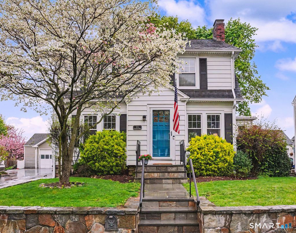 Photo of 11 Olmstead Place, Norwalk, CT 06855 (MLS # 24164524)