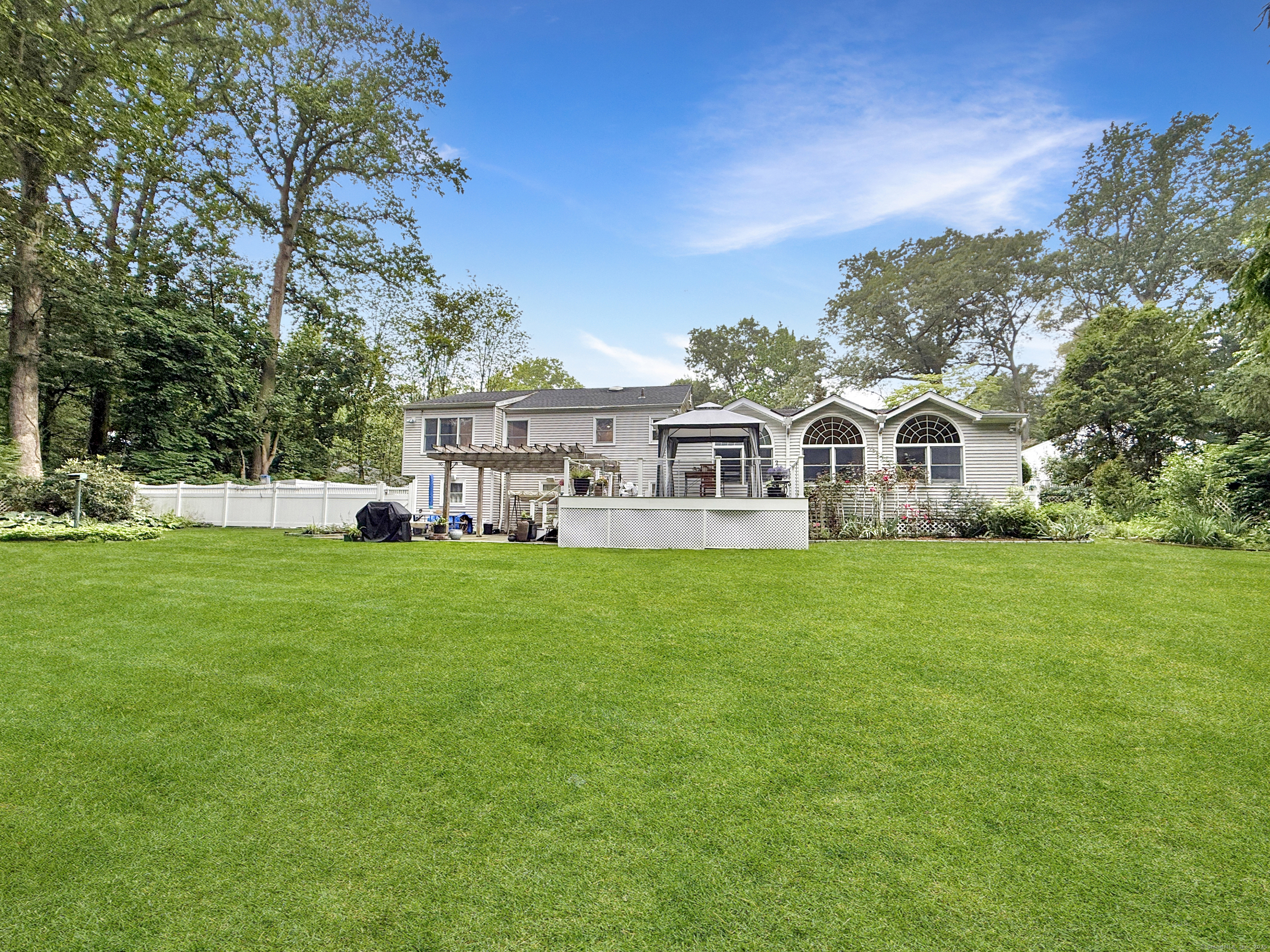 Stamford, Connecticut 06905, United States, 4 Bedrooms Bedrooms, ,3 BathroomsBathrooms,Residential,Active,154455