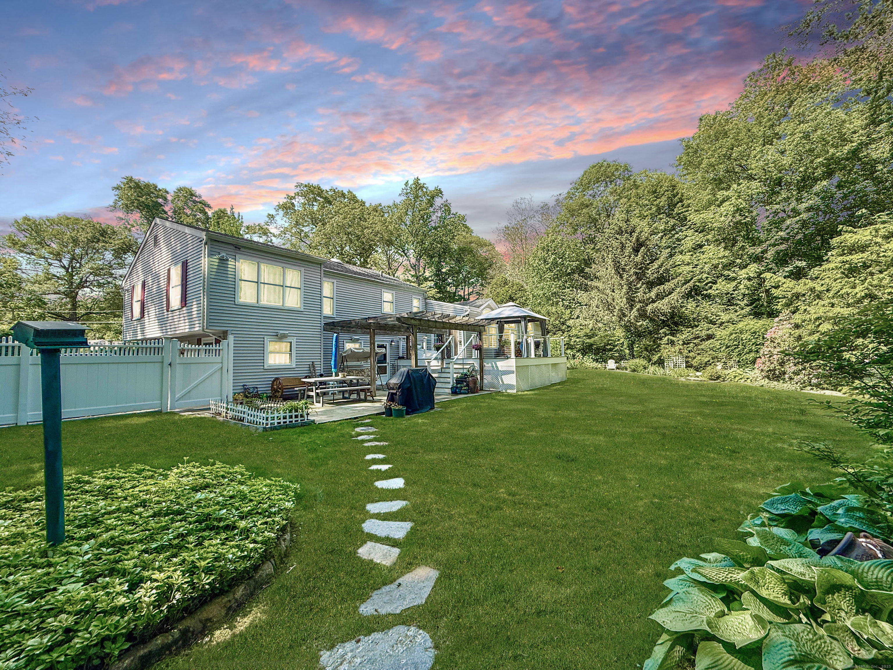 Stamford, Connecticut 06905, United States, 4 Bedrooms Bedrooms, ,3 BathroomsBathrooms,Residential,Active,154455