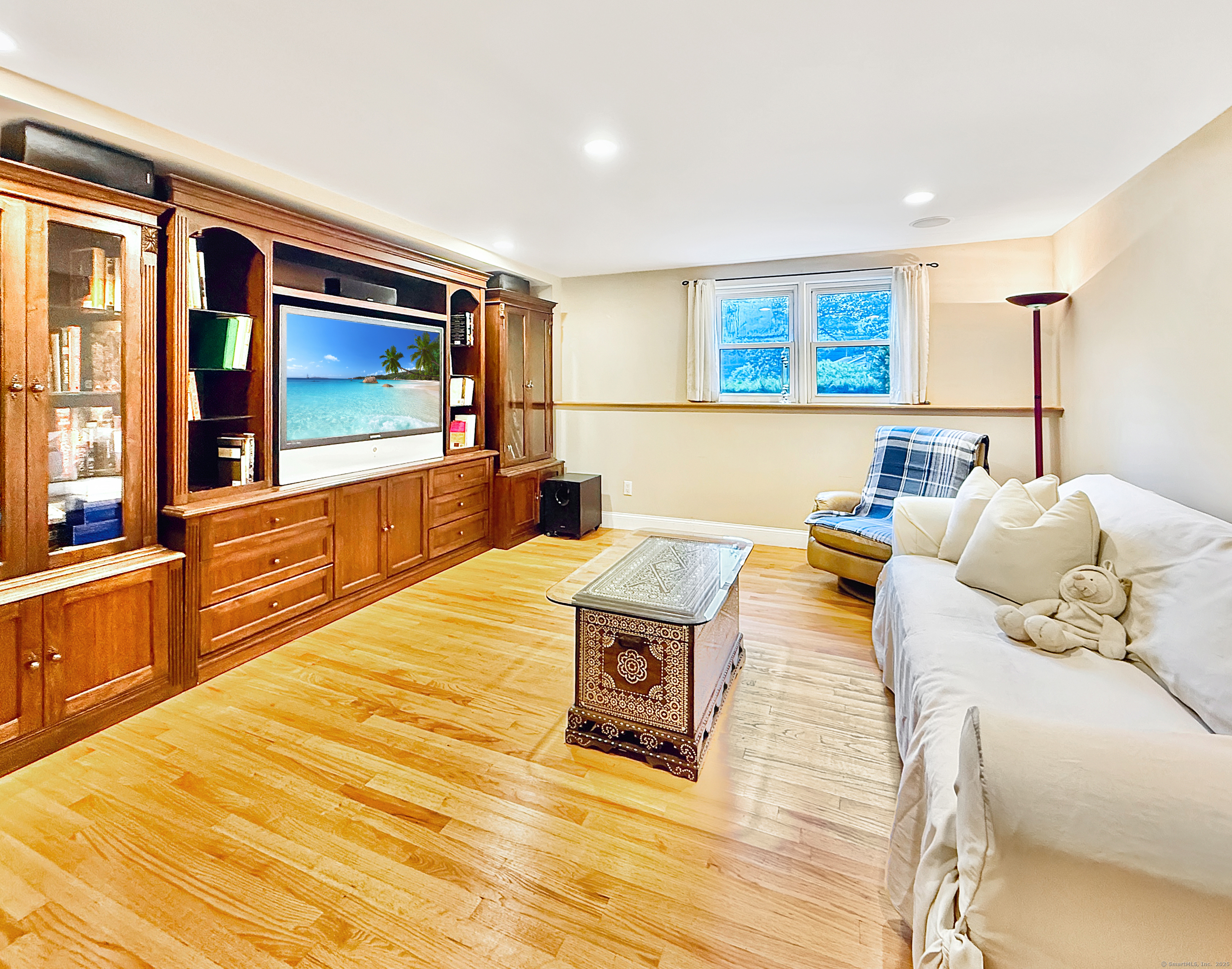 Stamford, Connecticut 06905, United States, 4 Bedrooms Bedrooms, ,3 BathroomsBathrooms,Residential,Active,154455