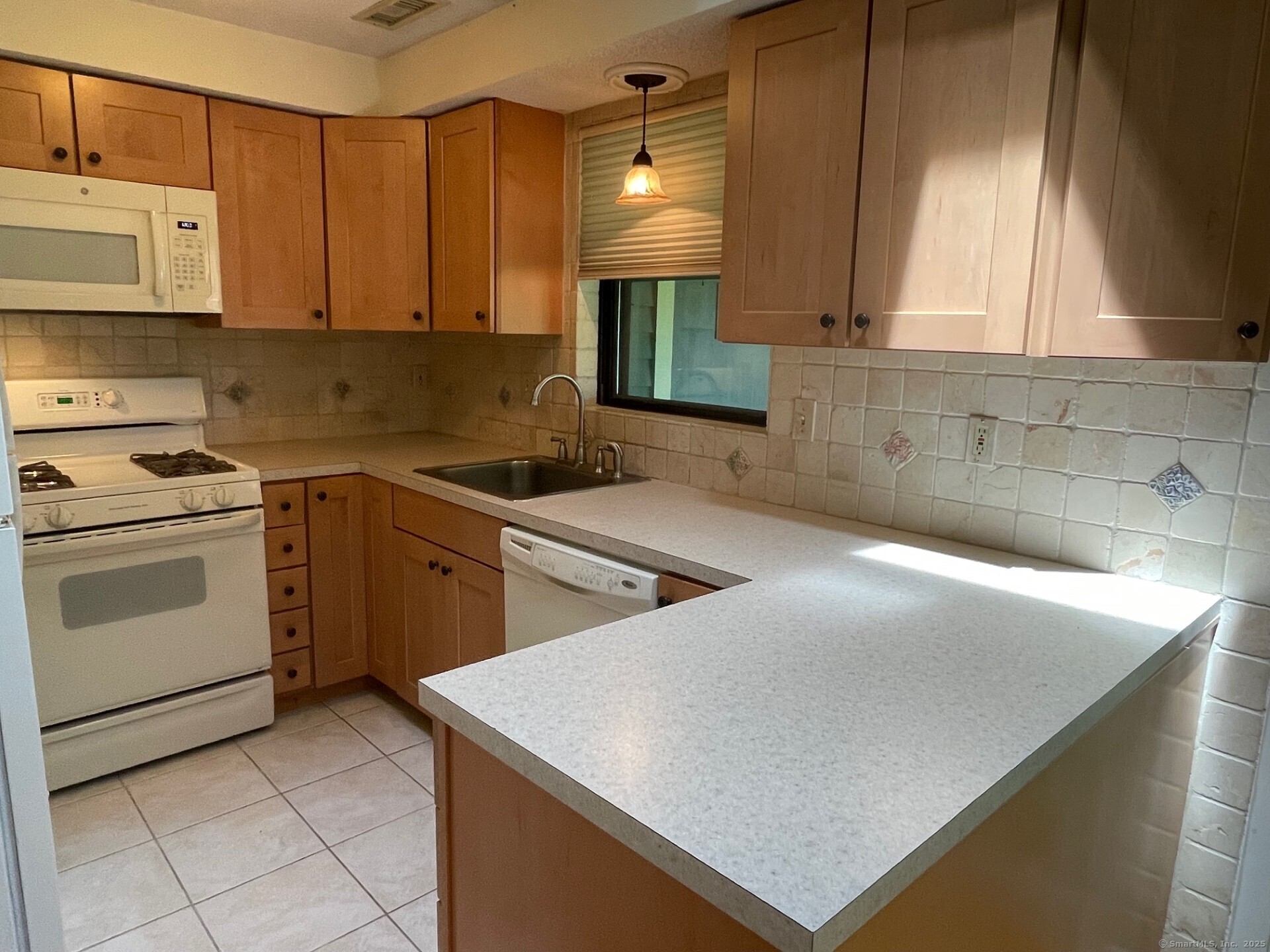 3208 Whitney Avenue #9D, Hamden, Connecticut image 7