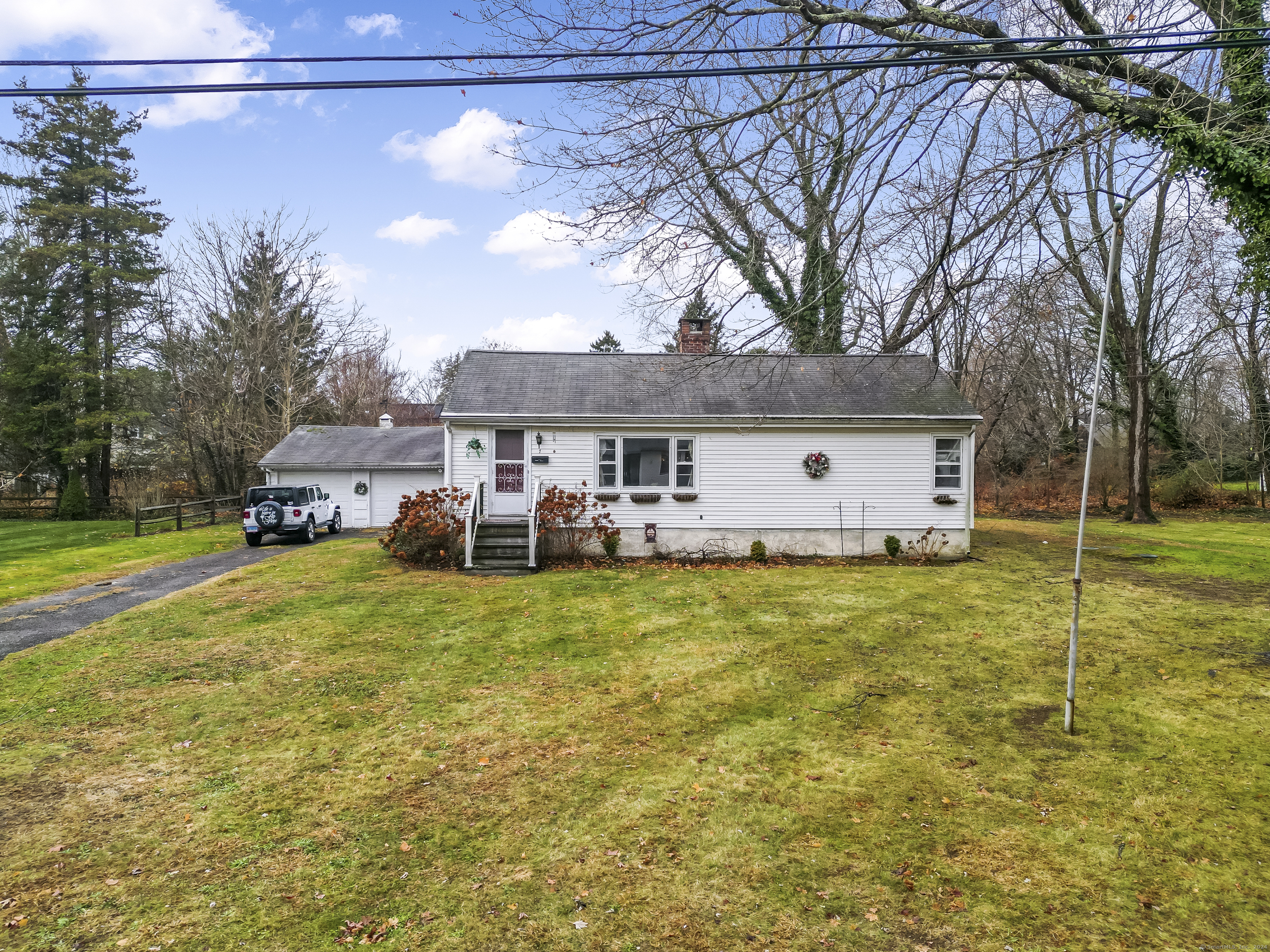 Property for Sale at 7 Ives Place, Guilford, Connecticut - Bedrooms: 2 
Bathrooms: 1 
Rooms: 6  - $449,000