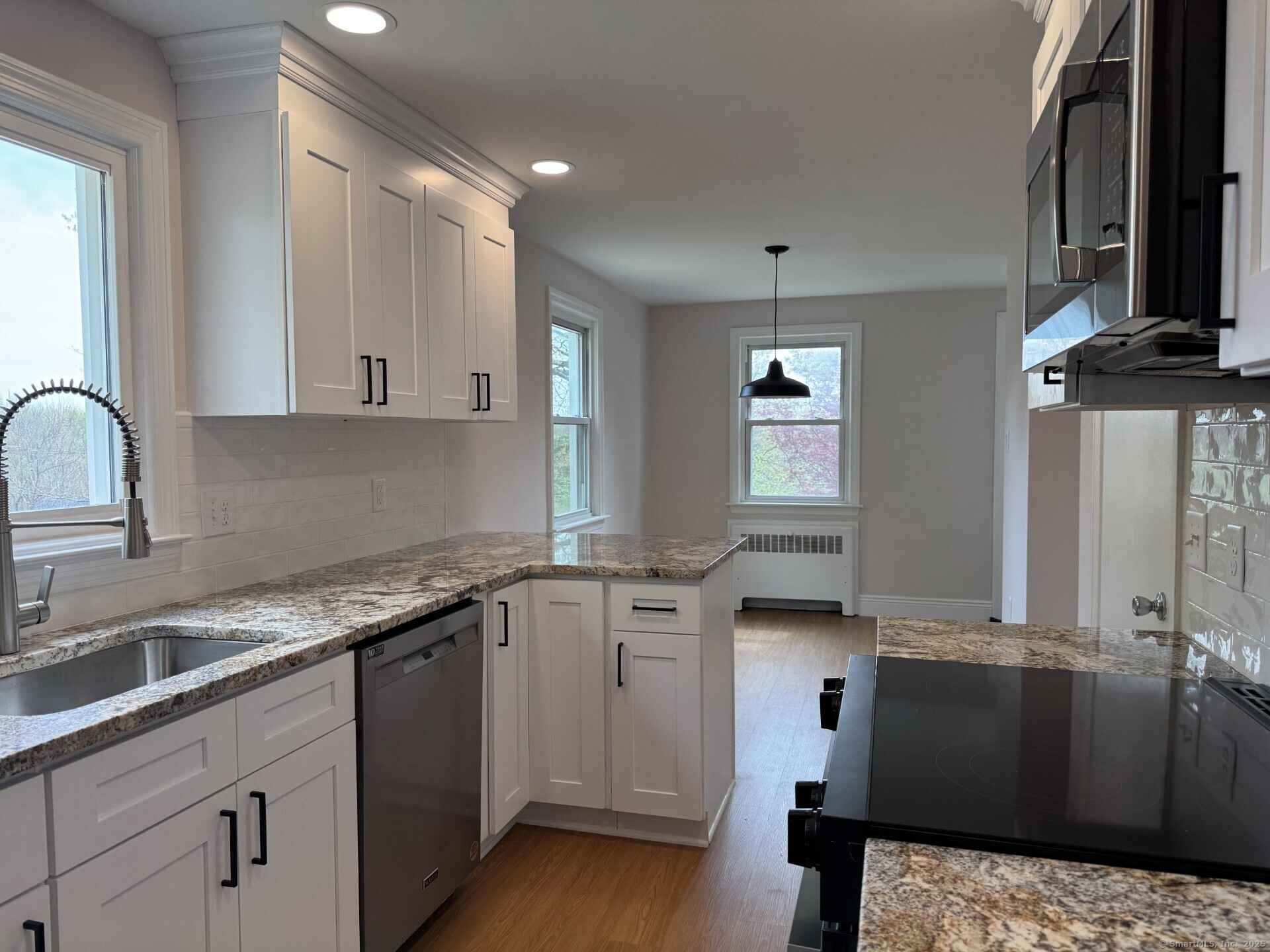 Farmington, Connecticut 06032, United States, 3 Bedrooms Bedrooms, ,2 BathroomsBathrooms,Residential,Active,116578