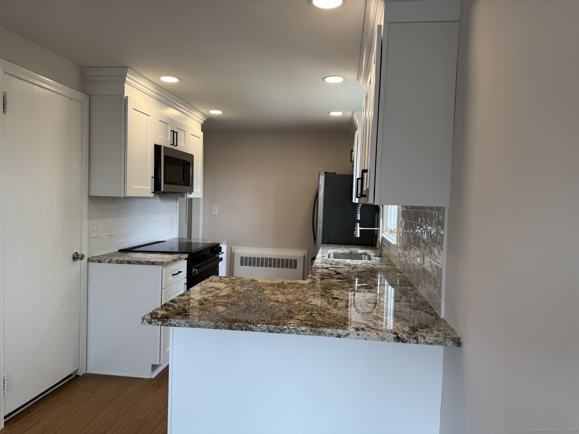 Farmington, Connecticut 06032, United States, 3 Bedrooms Bedrooms, ,2 BathroomsBathrooms,Residential,Active,116578