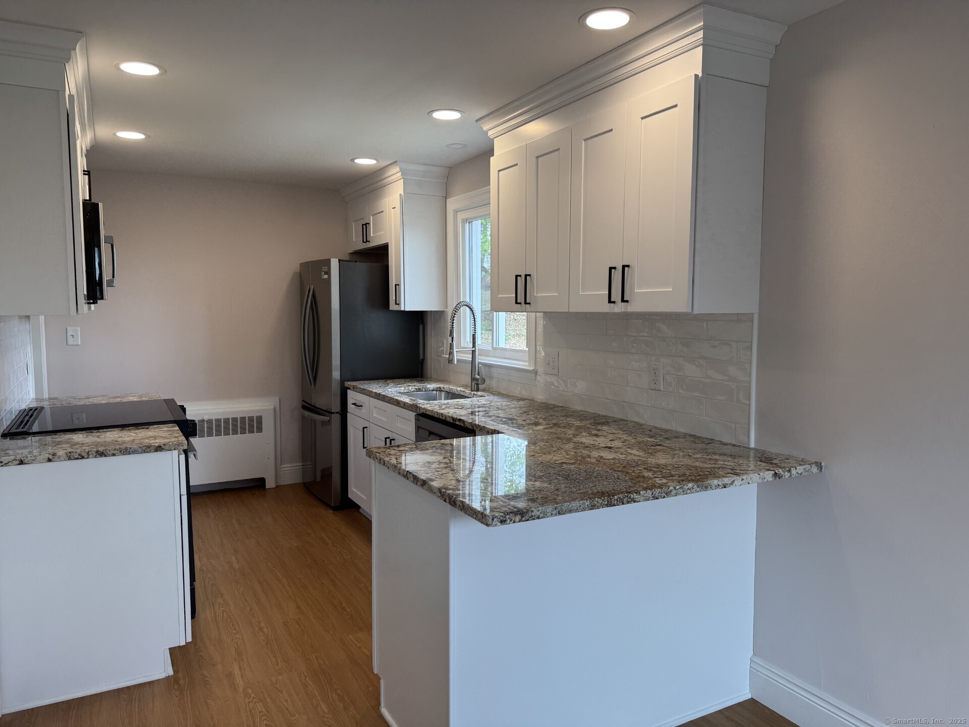 Farmington, Connecticut 06032, United States, 3 Bedrooms Bedrooms, ,2 BathroomsBathrooms,Residential,Active,116578