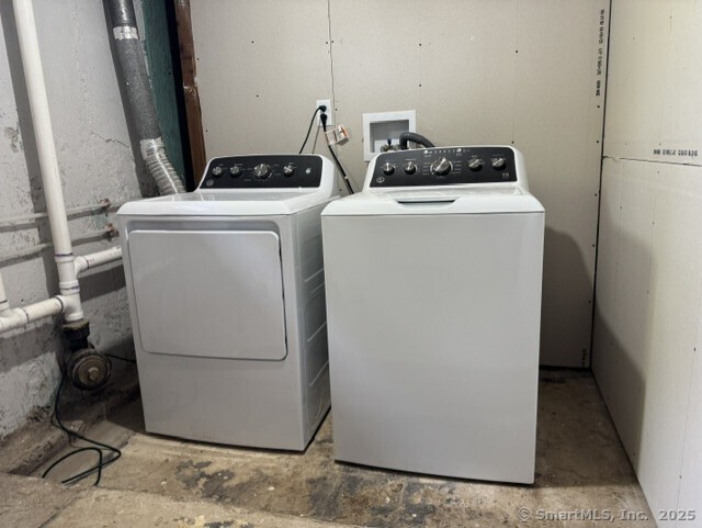 Farmington, Connecticut 06032, United States, 3 Bedrooms Bedrooms, ,2 BathroomsBathrooms,Residential,Active,116578