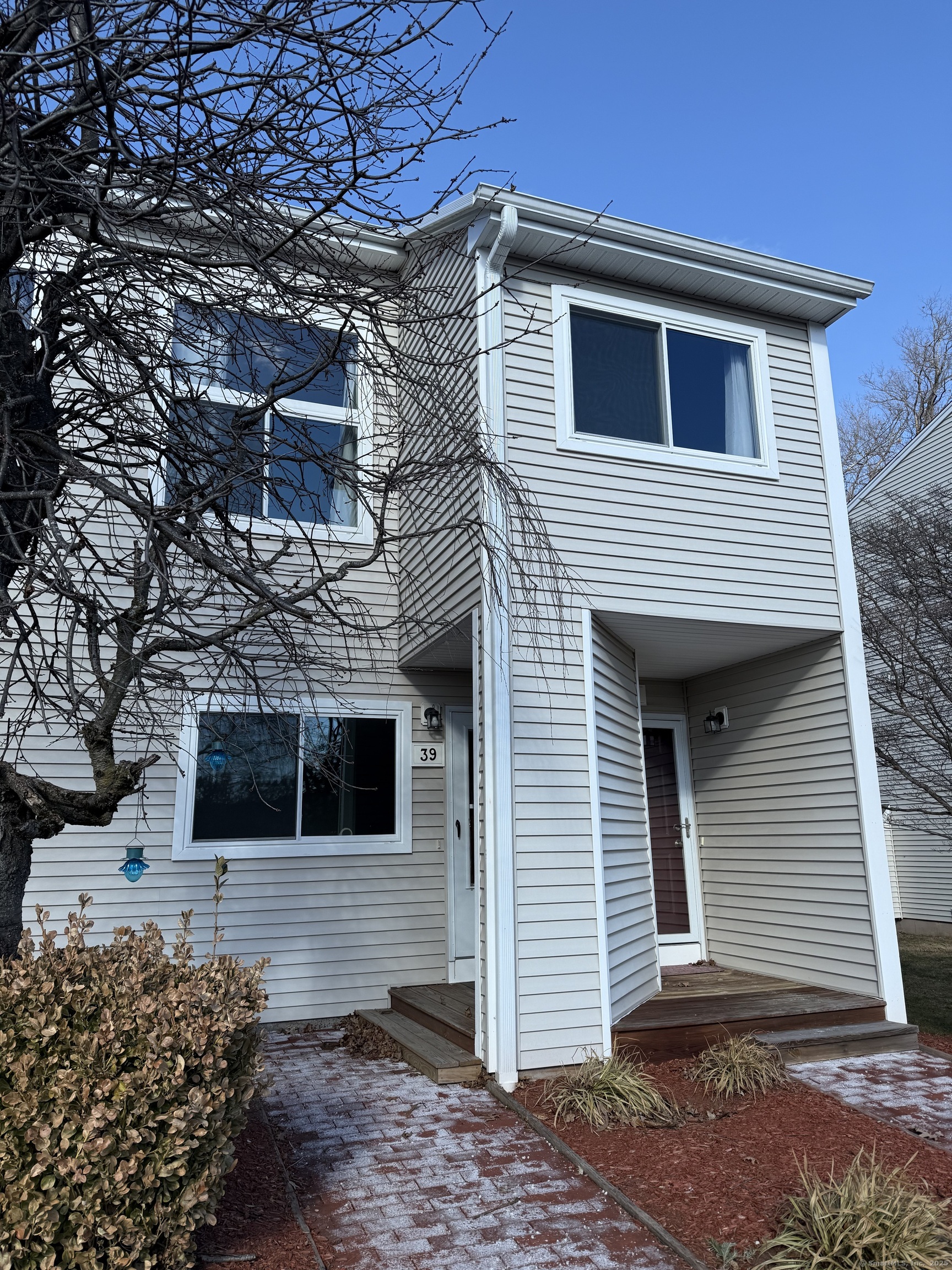 Ruth Street Apt 39, Bristol, Connecticut - 1 Bedrooms  
1 Bathrooms  
4 Rooms - 