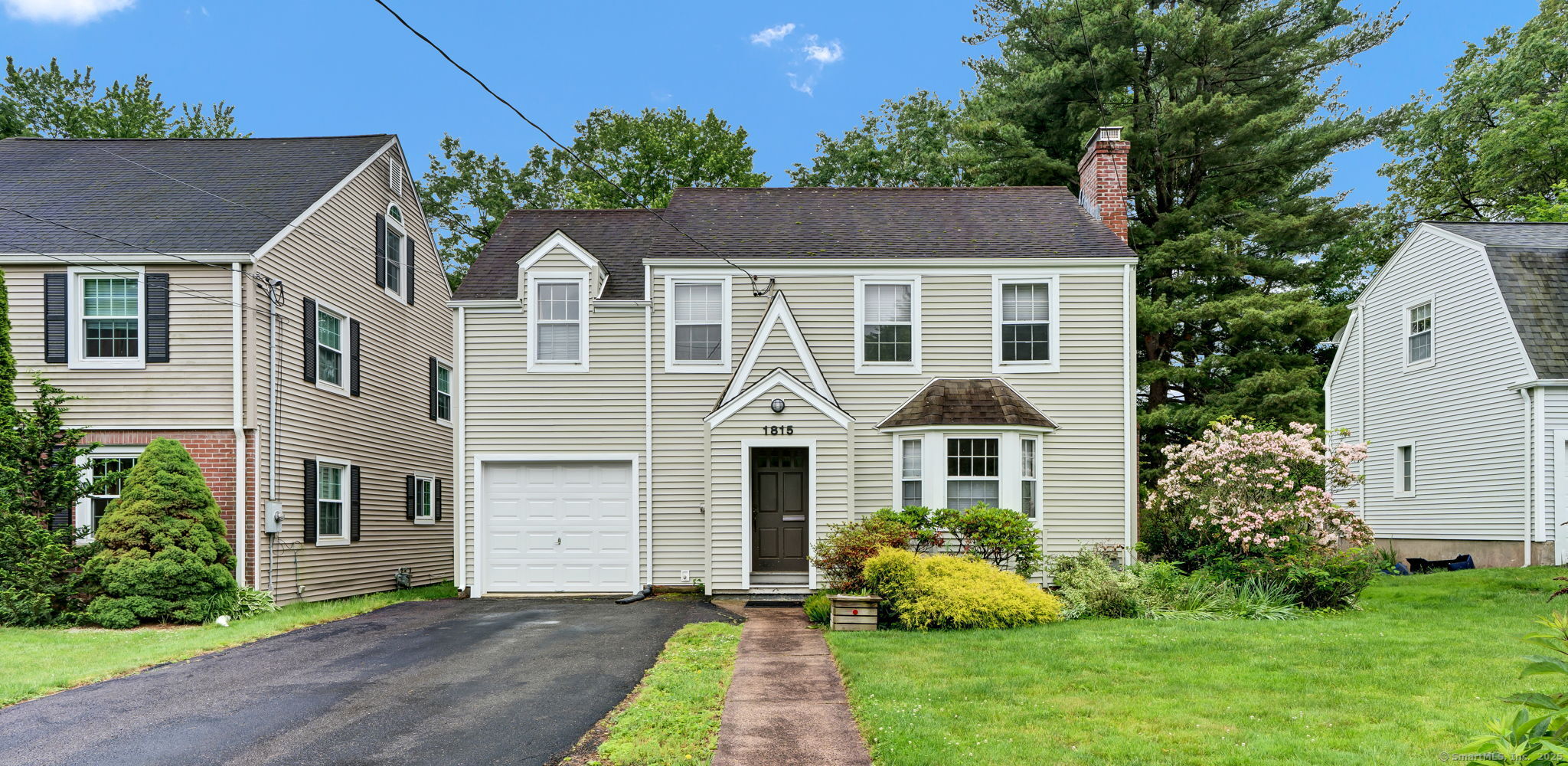 Property for Sale at Asylum Avenue, West Hartford, Connecticut - Bedrooms: 3 
Bathrooms: 3 
Rooms: 7  - $399,900