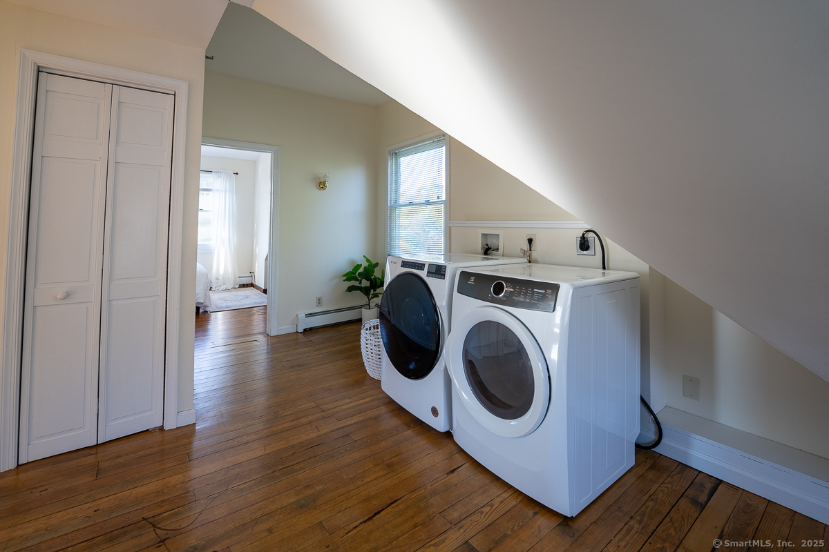 Stonington, Connecticut 06355, United States, 2 Bedrooms Bedrooms, ,2 BathroomsBathrooms,Residential,Active,235488