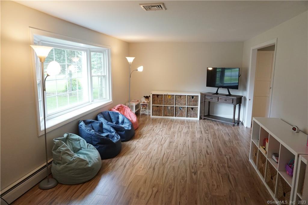 Photo 3 of 39 of 28 Standish Road house