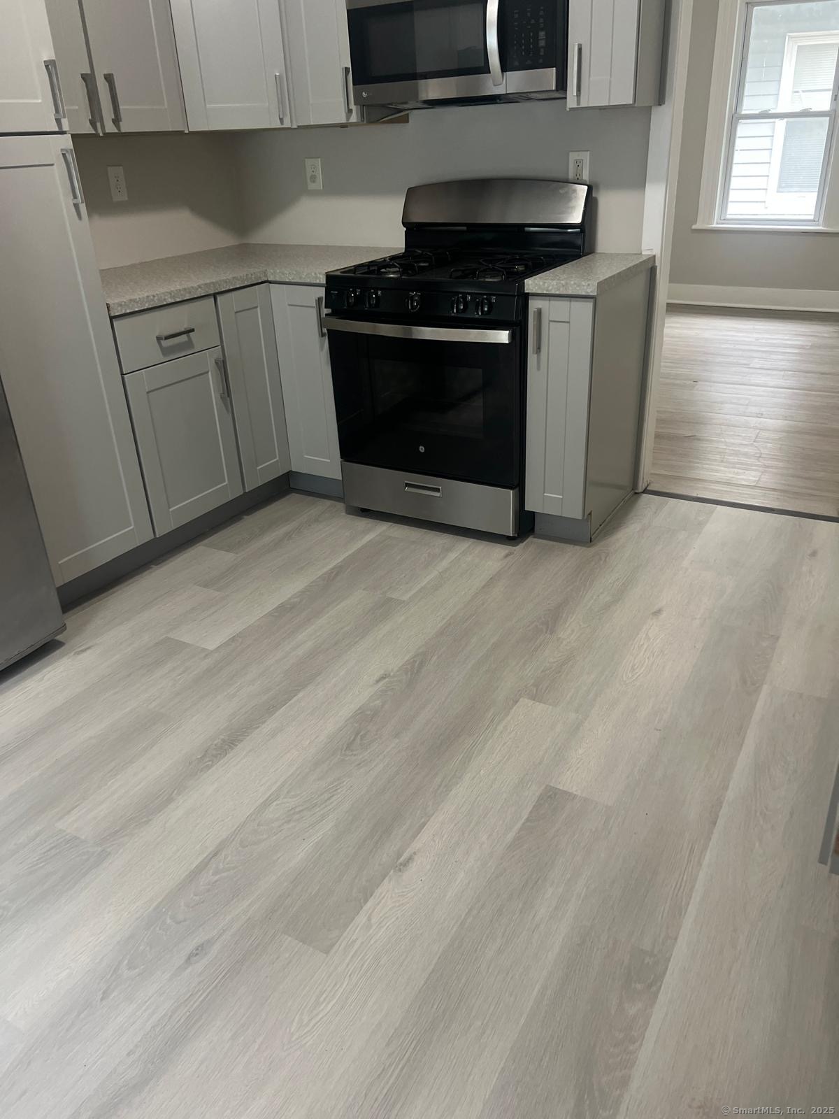 Orchard Street 2nd Floor, Bridgeport, Connecticut - 3 Bedrooms  
1 Bathrooms  
6 Rooms - 