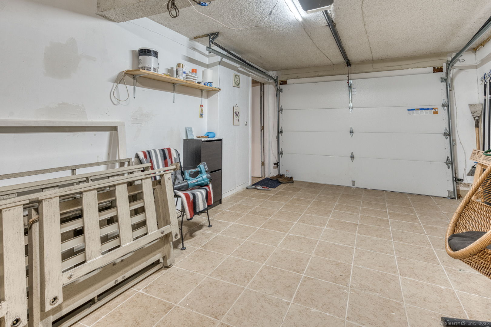 Meriden, Connecticut 06450, United States, 2 Bedrooms Bedrooms, ,2 BathroomsBathrooms,Residential,Active,231112