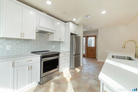 Tiny photo for 15 Whalers Point #15, East Haven, CT 06512 (MLS # 24154965)