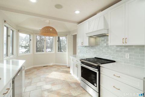 Tiny photo for 15 Whalers Point #15, East Haven, CT 06512 (MLS # 24154965)