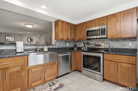 Tiny photo for 27 Sunridge Lane #27, Cromwell, CT 06416 (MLS # 24197026)