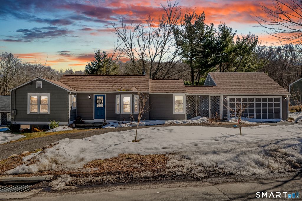 Photo of 932 Litchfield Turnpike, Bethany, CT 06524 (MLS # 24158617)