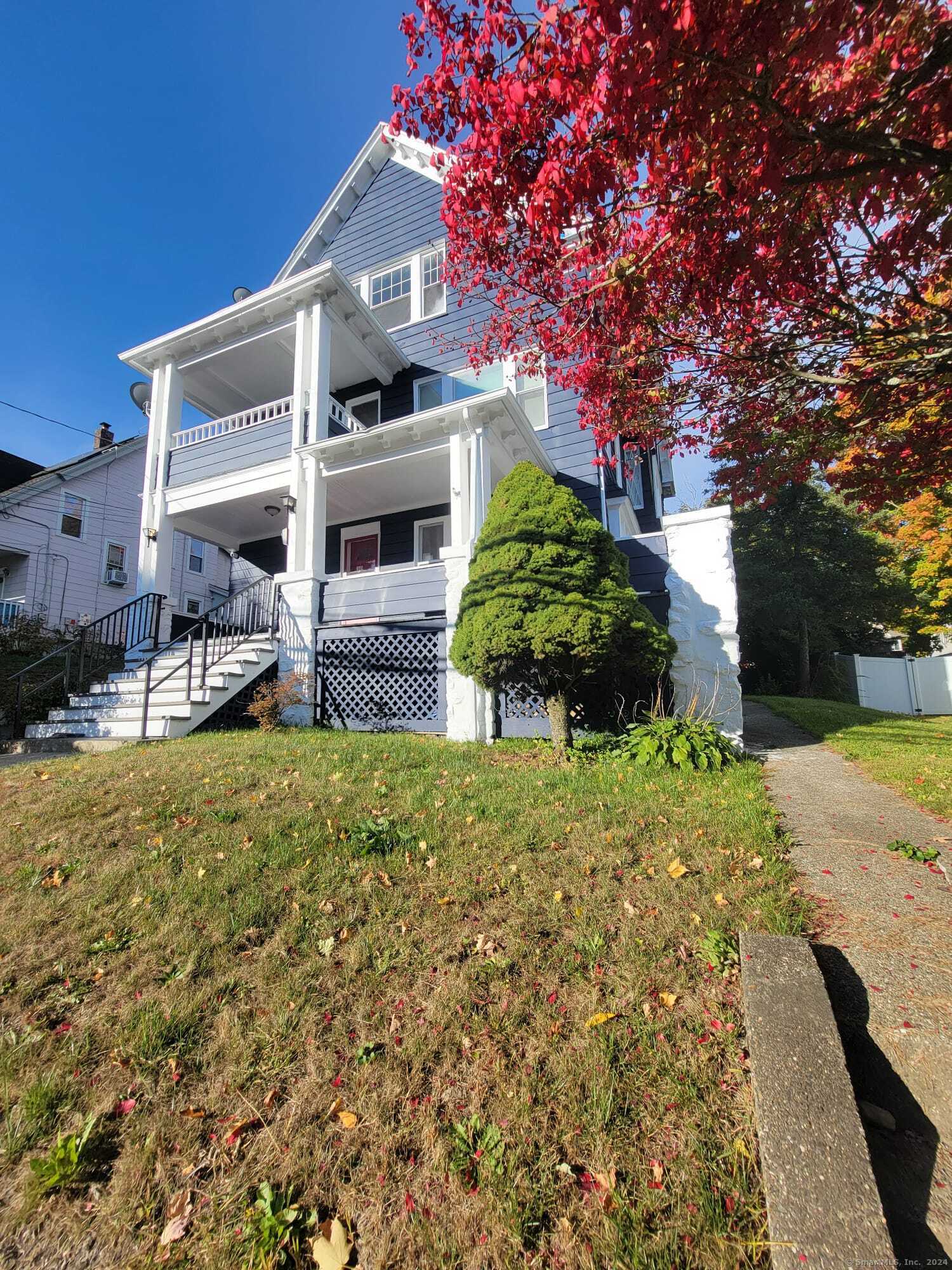 Rental Property at 347 Grandview Avenue 2, Waterbury, Connecticut - Bedrooms: 3 
Bathrooms: 1 
Rooms: 6  - $1,800 MO.