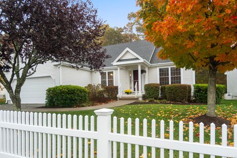 Photo of 40 Spinnaker Drive #40, East Lyme, CT 06357 (MLS # 24137097)