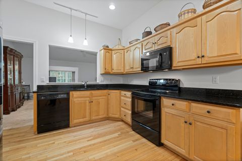 Tiny photo for 40 Spinnaker Drive #40, East Lyme, CT 06357 (MLS # 24137097)