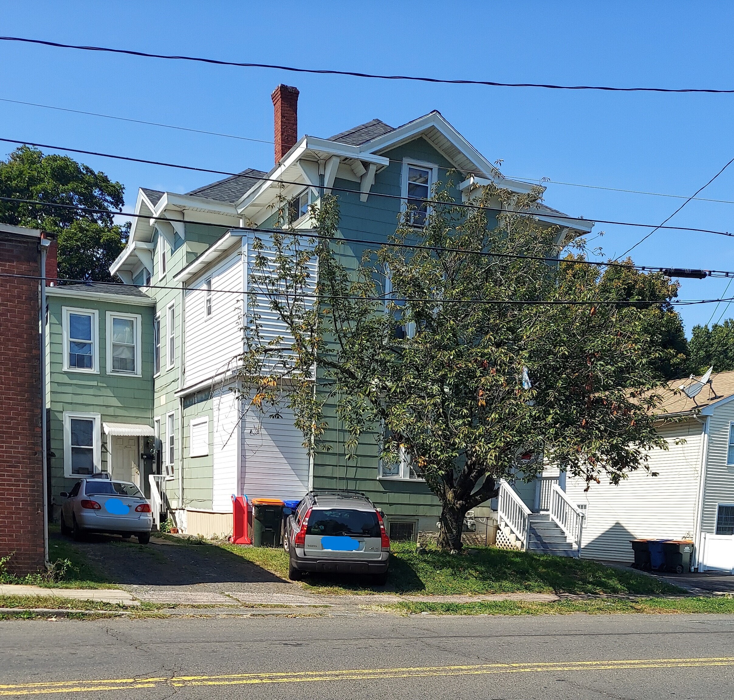 Property for Sale at Center Street, Meriden, Connecticut - Bedrooms: 9 
Bathrooms: 4 
Rooms: 17  - $389,900