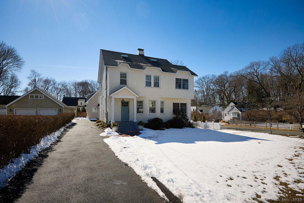 Bridge Street, Westport, Connecticut - 3 Bedrooms  
2 Bathrooms  
8 Rooms - 