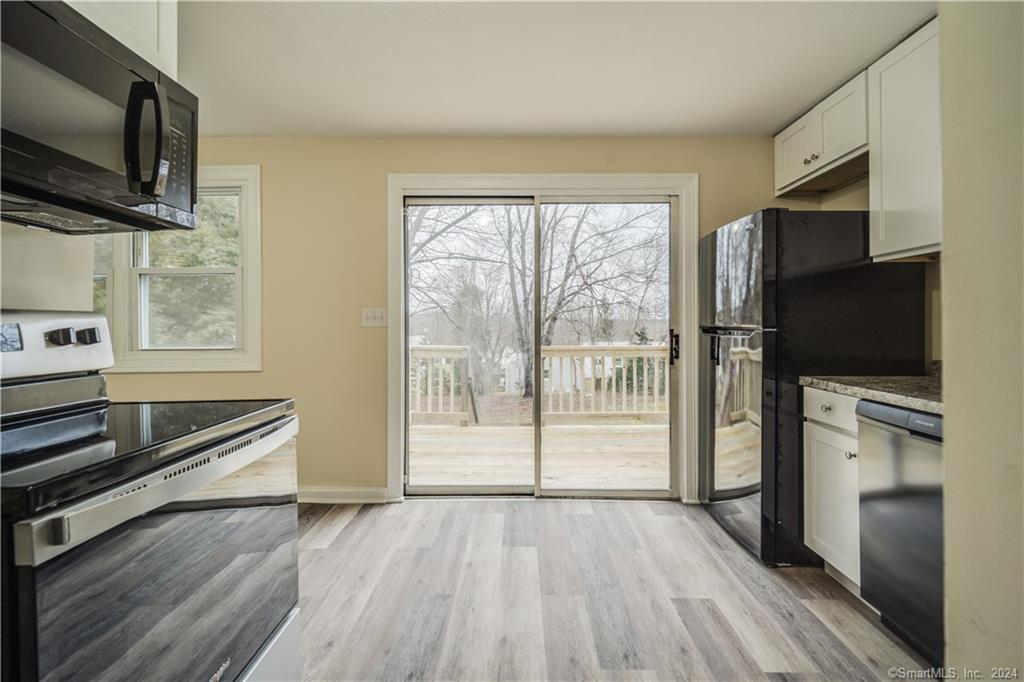 Southington, Connecticut 06489, United States, 3 Bedrooms Bedrooms, ,2 BathroomsBathrooms,Residential,Pending,84141