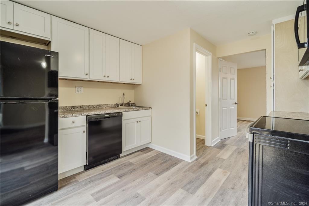 Southington, Connecticut 06489, United States, 3 Bedrooms Bedrooms, ,2 BathroomsBathrooms,Residential,Pending,84141