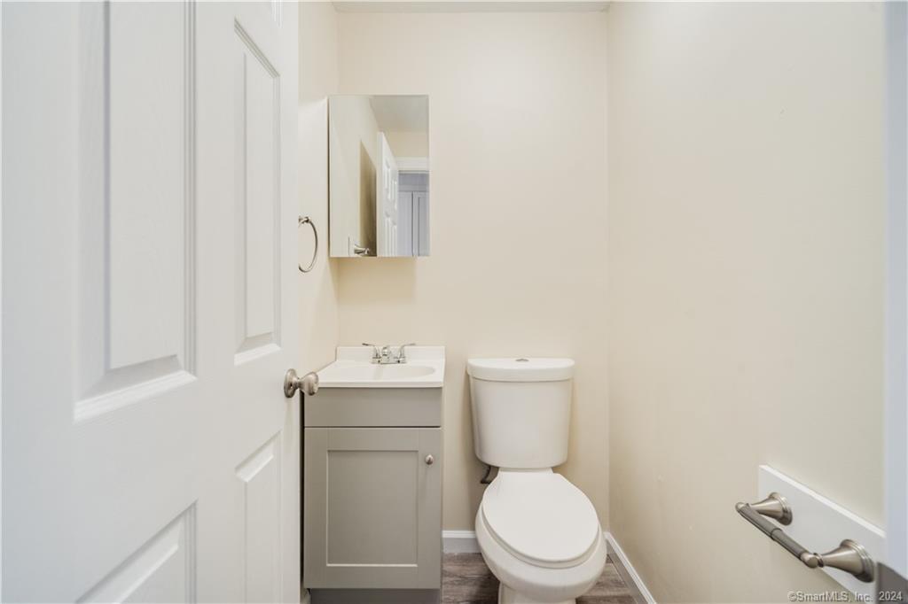 Southington, Connecticut 06489, United States, 3 Bedrooms Bedrooms, ,2 BathroomsBathrooms,Residential,Pending,84141