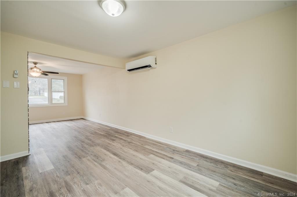 Southington, Connecticut 06489, United States, 3 Bedrooms Bedrooms, ,2 BathroomsBathrooms,Residential,Pending,84141