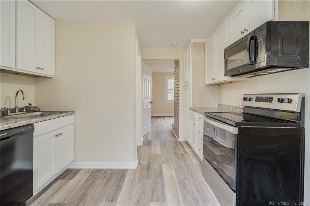 Southington, Connecticut 06489, United States, 3 Bedrooms Bedrooms, ,2 BathroomsBathrooms,Residential,Pending,84141