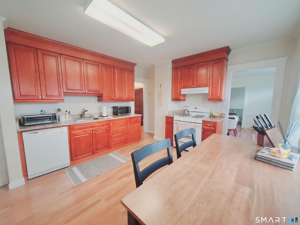 Photo of 100 Colonial Road #2, Stamford, CT 06906 (MLS # 24176770)