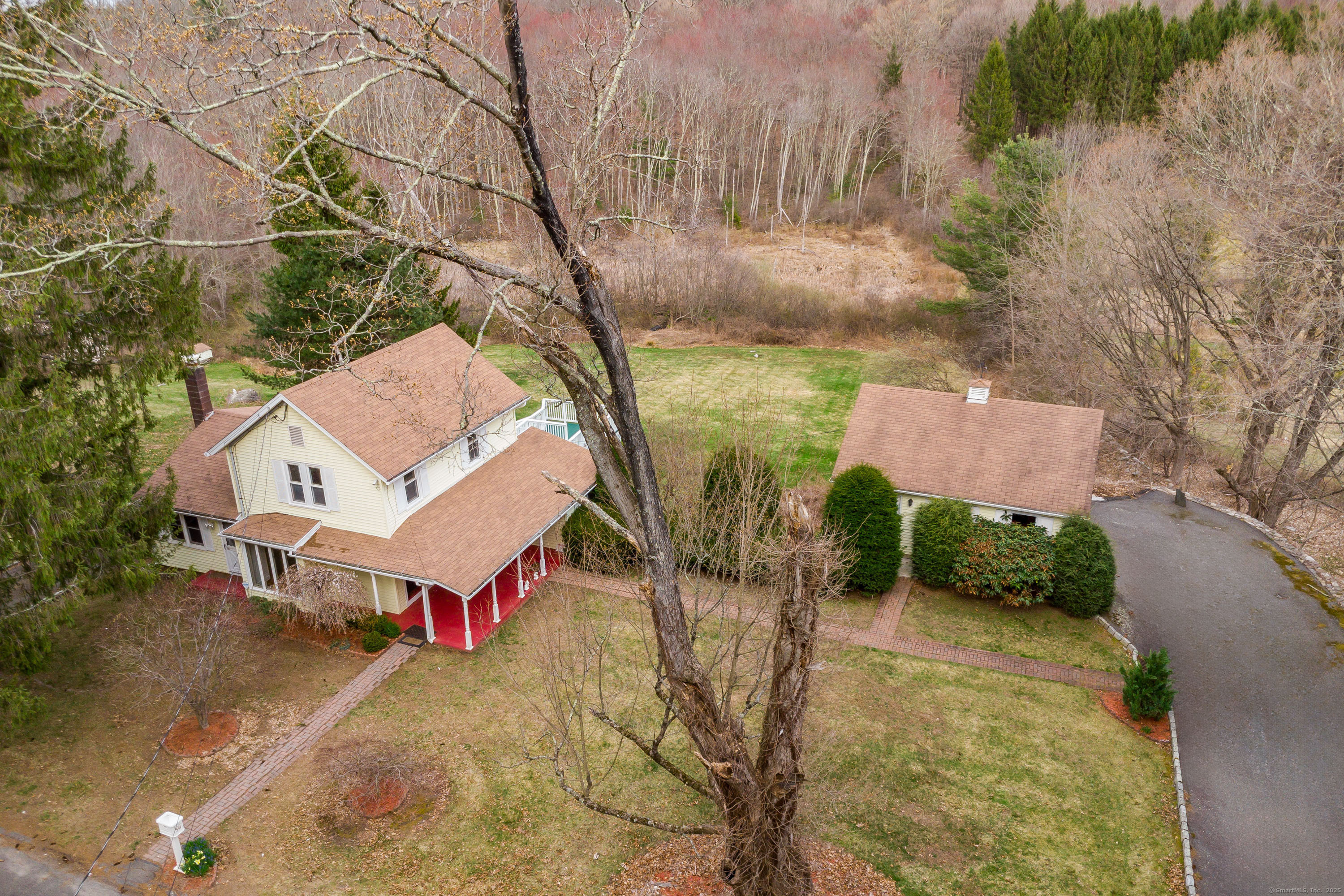 Harwinton Avenue, Plymouth, Connecticut - 3 Bedrooms  
2 Bathrooms  
6 Rooms - 