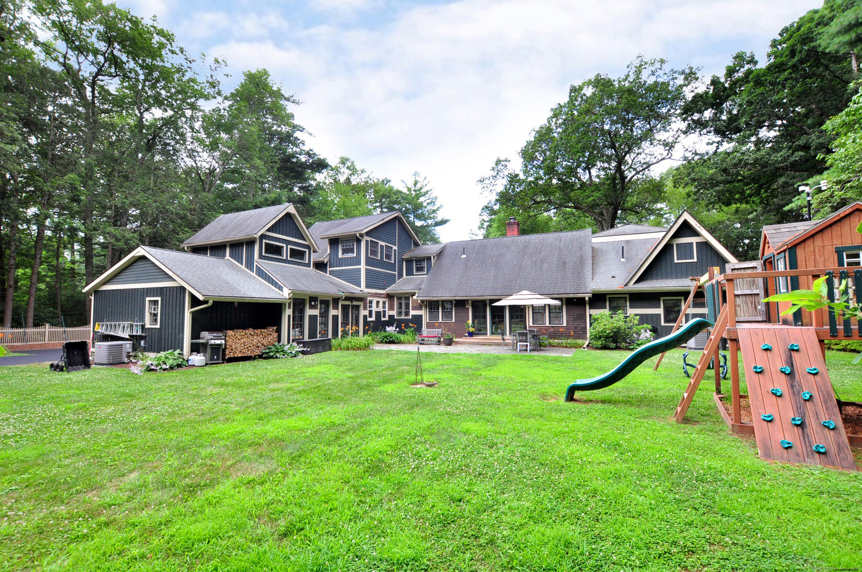 Simsbury, Connecticut 06070, United States, 4 Bedrooms Bedrooms, ,4 BathroomsBathrooms,Residential,Coming Soon,170597