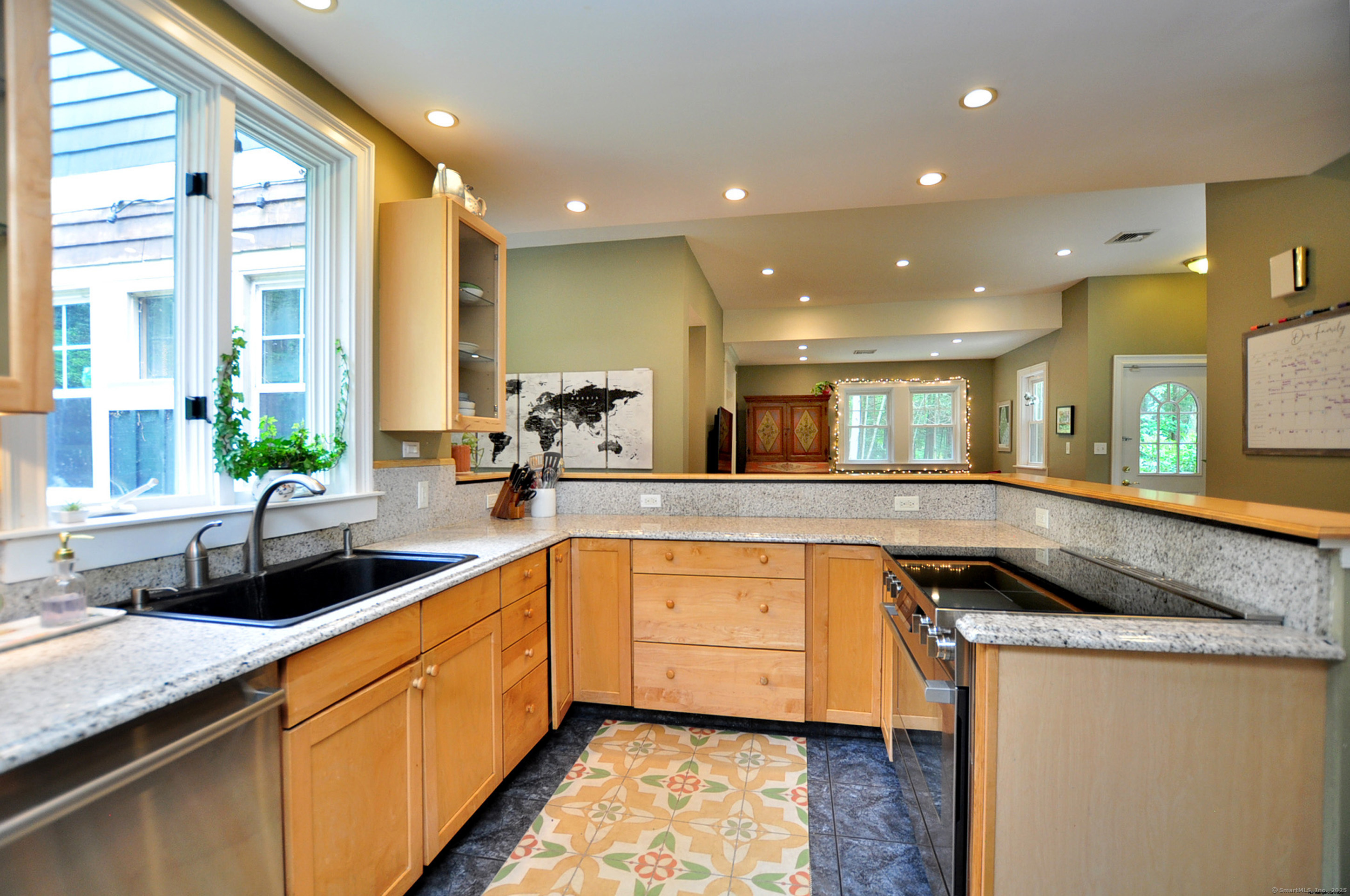 Simsbury, Connecticut 06070, United States, 4 Bedrooms Bedrooms, ,4 BathroomsBathrooms,Residential,Coming Soon,170597