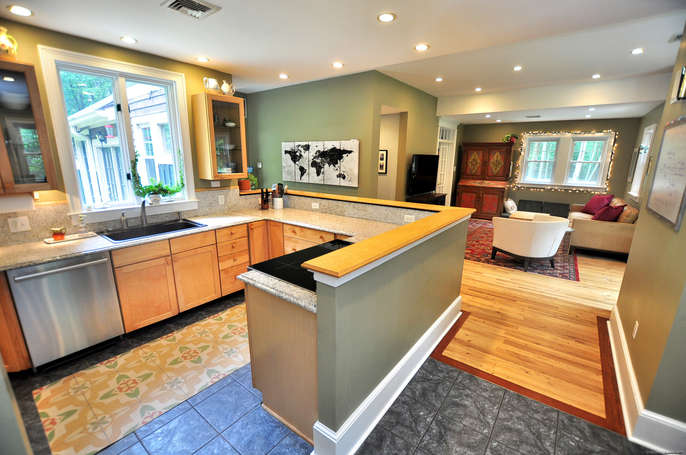 Simsbury, Connecticut 06070, United States, 4 Bedrooms Bedrooms, ,4 BathroomsBathrooms,Residential,Coming Soon,170597