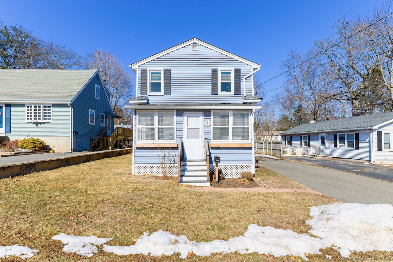 Buckley Avenue, Bristol, Connecticut - 3 Bedrooms  
1 Bathrooms  
5 Rooms - 