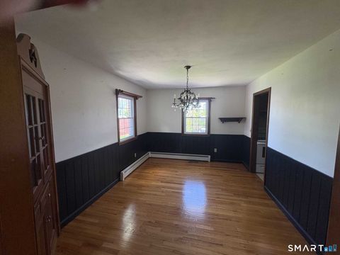 Homes For Sale - 16 Raymond Road<br/> New Haven County, Woodbridge, CT 06525