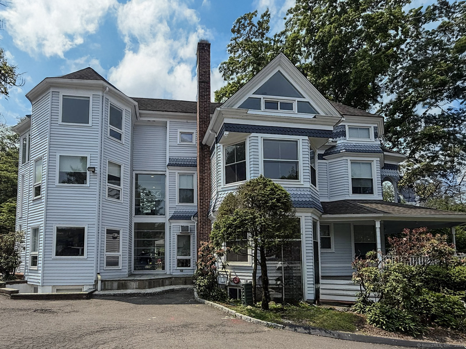 Imperial Avenue, Westport, Connecticut - 4 Bedrooms  
2 Bathrooms  
6 Rooms - 