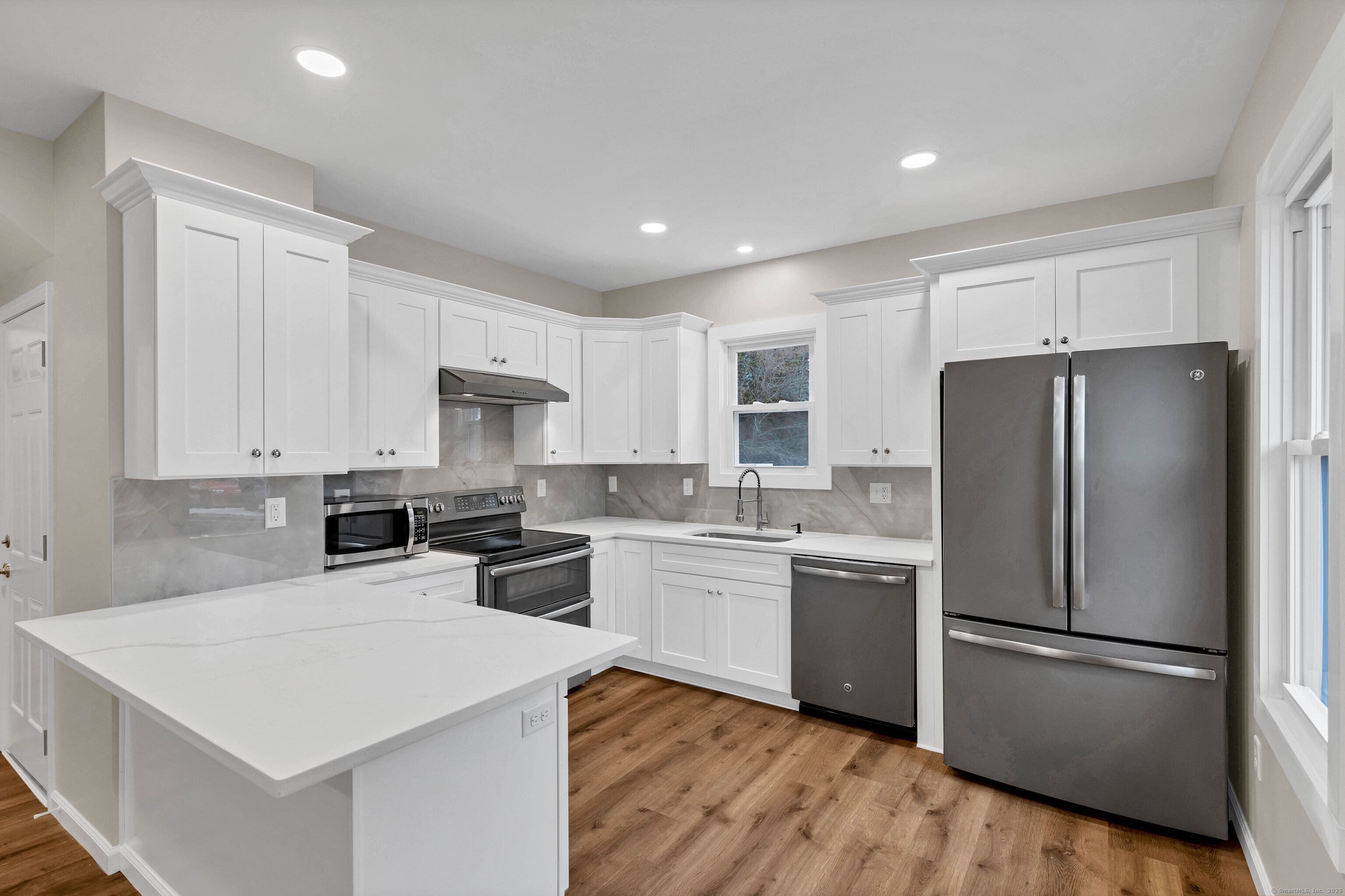 Boston Post Road, East Lyme, Connecticut - 2 Bedrooms  
1 Bathrooms  
4 Rooms - 