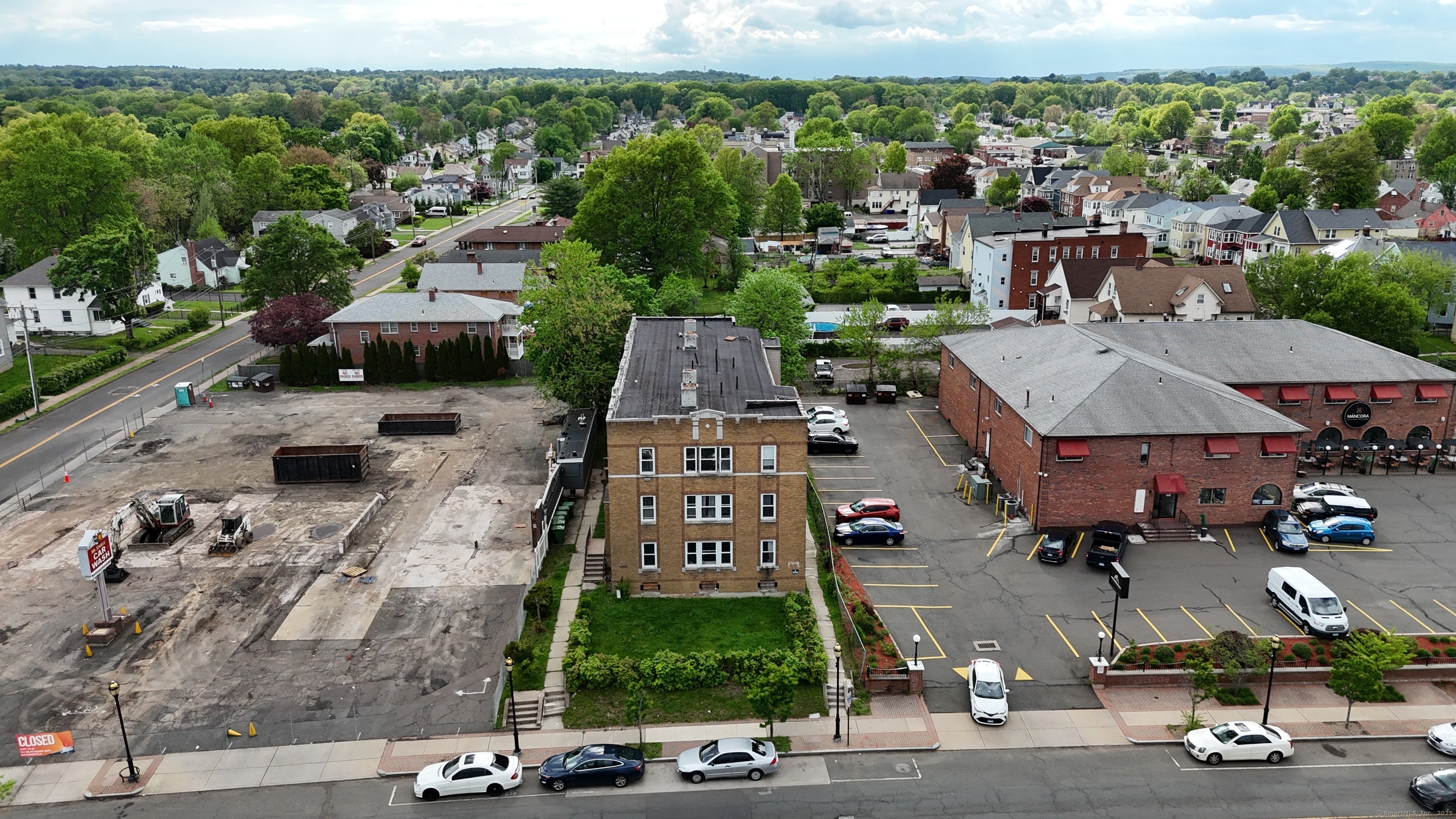 Wethersfield Avenue, Hartford, Connecticut - 37 Bedrooms  
12 Bathrooms  
42 Rooms - 