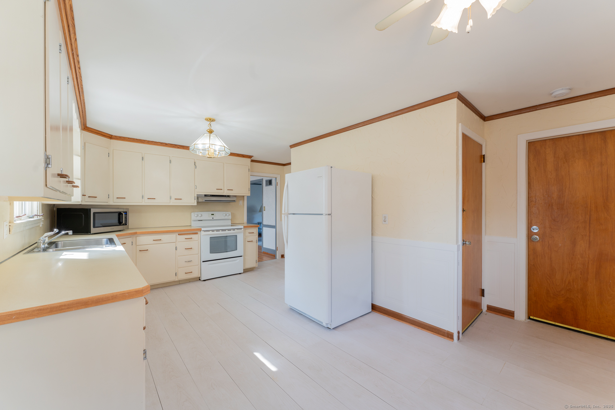 120 Knollwood Road, West Hartford, Connecticut image 11