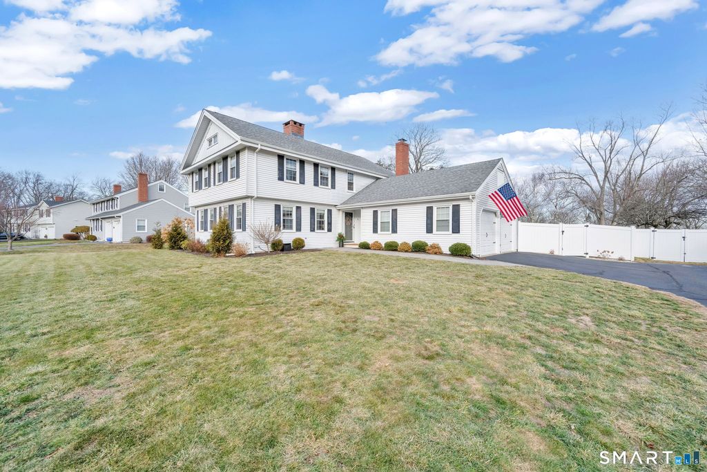 Photo of 16 Cornfield Road, Windsor, CT 06095 (MLS # 24149969)