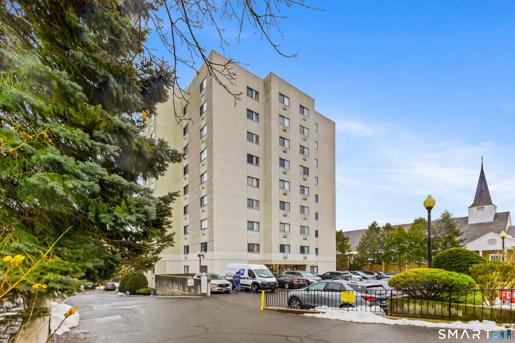 Photo of 51 Schuyler Avenue #APT 7E, Stamford, CT 06902 (MLS # 24154452)